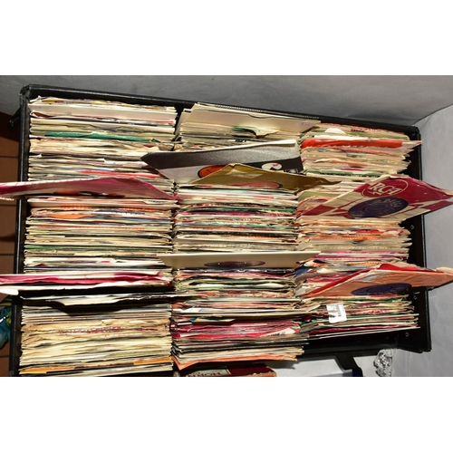 510 - A HARDBOARD RECORD CASE CONTAINING APPROXIMATELY FIVE HUNDRED MOSTLY COLLECTABLE 7'' SINGLES AND EP'... 