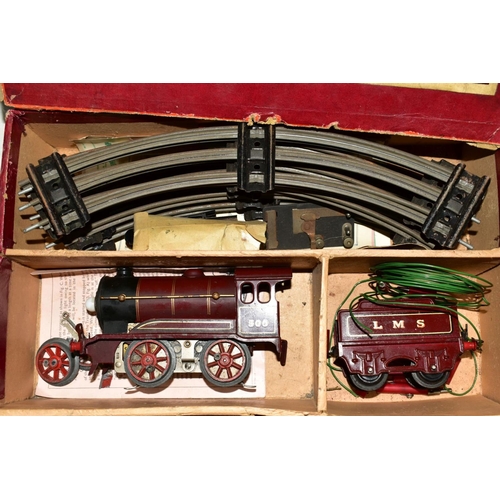 513 - A BOXED HORNBY TRAINS 0 GAUGE E020 GOODS SET, comprising No 0 locomotive and tender, No 500 L.M.S. M... 