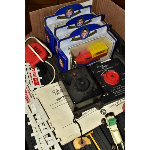 525 - A QUANTITY OF ASSORTED DIECAST, SCALEXTRIC AND SPORTING EQUIPMENT, to include playworn Dinky Toys Mo... 