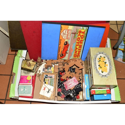 526 - A QUANTITY OF VINTAGE BOARD GAMES, PUZZLES AND TOYS, to include De La Rue 'Animal Grab', Geographica... 