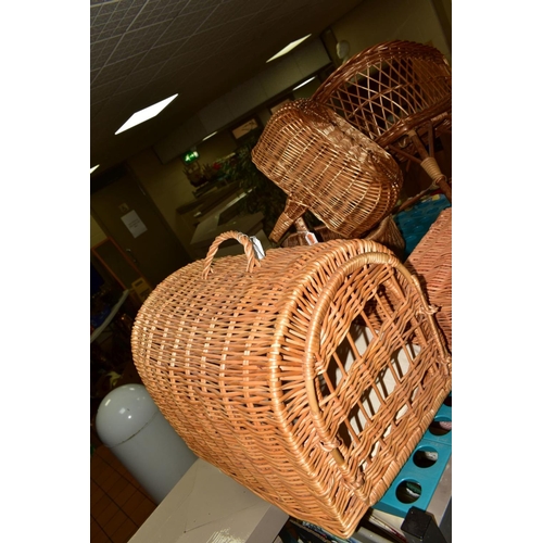 533 - WICKER ITEMS, comprising of a child's chair, pet travel basket, two baskets and a picnic basket