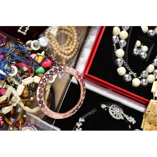 54 - A SELECTION OF COSTUME JEWELLERY, to include a colourless paste necklace and earring set, together w... 