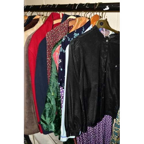 554 - A CLOTHES RAIL OF LADIES WEAR to include dresses, blouses, evening wear, coats and jackets, Eastex, ... 