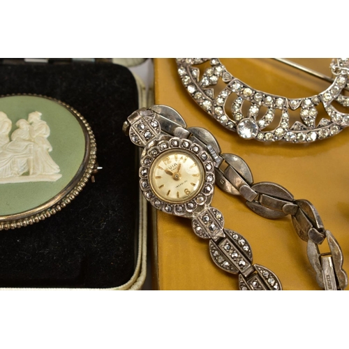 58 - A SELECTION OF SILVER AND WHITE METAL JEWELLERY, to include a cased Wedgwood brooch, a paste buckle,... 