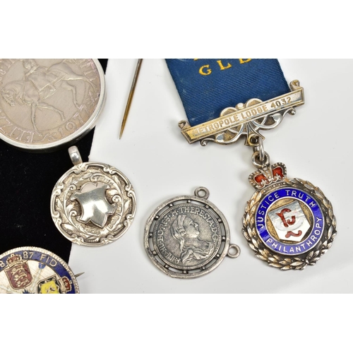 78 - A SELECTION OF ITEMS, to include a mounted Elizabeth II coin pendant, an early 20th century medal pe... 