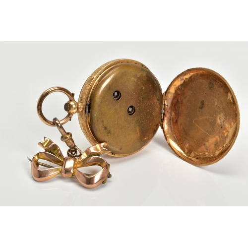 86 - A SMALL LADIES POCKETWATCH, round case measuring approximately 33mm in diameter, gold dial with foli... 