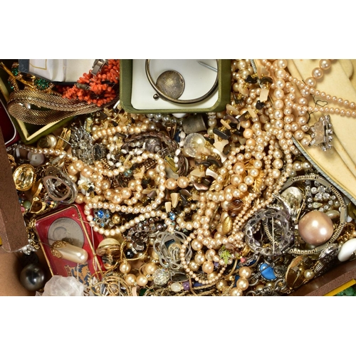 97 - A BOX OF MAINLY VINTAGE COSTUME JEWELLERY, to include a pair of Christian Dior ear clips, two Christ... 