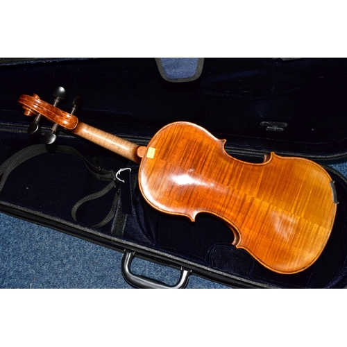 414 - A MODERN VERACINI VIOLIN with a two piece back and a modern case
