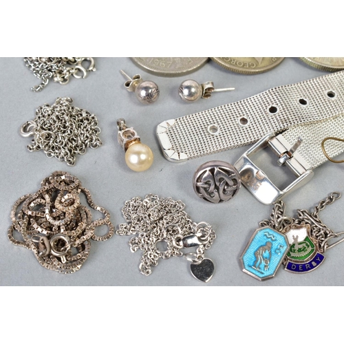 126 - A SELECTION OF ITEMS, to include a silver box link chain necklace suspending a drop pendant set with... 