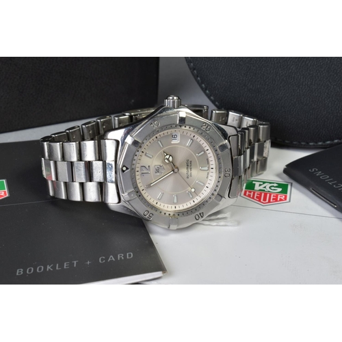 152 - A TAG HEUER 2000 SERIES AUTOMATIC WRISTWATCH, with a circular silver face and baton markers, date wi... 