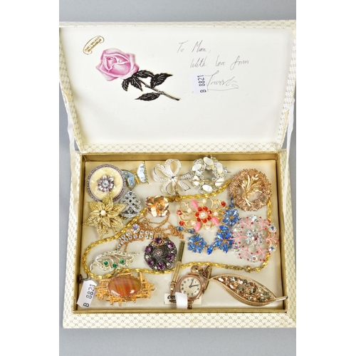 159 - A SELECTION OF JEWELLERY, to include a 9ct gold ladies wristwatch, with a circular white dial and Ar... 