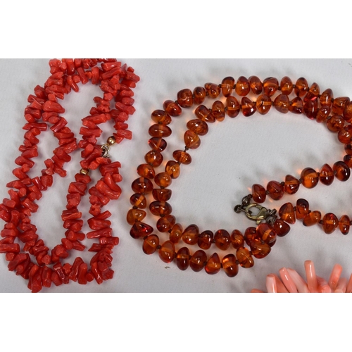 21 - A SELECTION OF NECKLACES, to include two modern amber bead necklaces, lengths 520mm - 670mm, a pink ... 