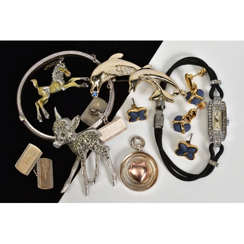 26 - A SELECTION OF ITEMS, to include a silver bangle with engraved detail and hallmark for Birmingham, d... 