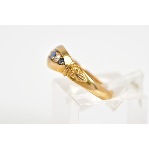 33 - AN EARLY 20TH CENTURY FIVE STONE RING, set with three circular cut sapphires interspaced by two sing... 