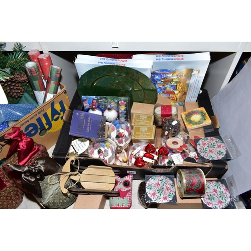 345 - DECORATIVE CHRISTMAS ITEMS etc to include wreathes, pot pourri, candles, angel figures, door stops, ... 