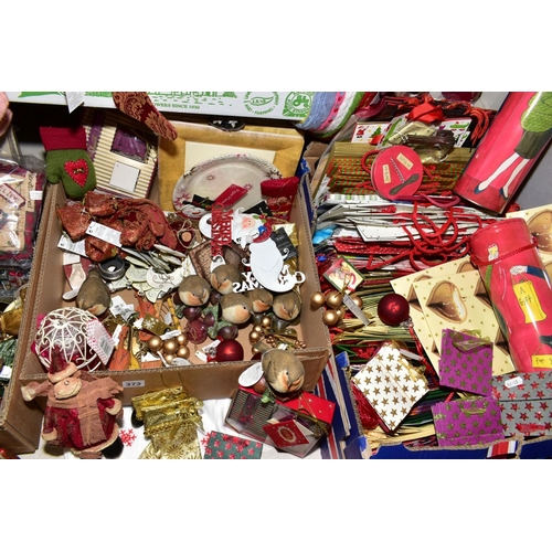 373 - CHRISTMAS THEMED ACCESSORIES AND DECORATIONS ETC, to include snow globes, candles, door stops, Crabt... 