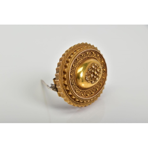 56 - AN EARLY 20TH CENTURY BROOCH, an oval  memorial brooch with filigree detail and scallop edge, photo ... 