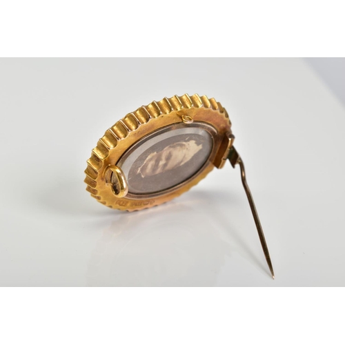 56 - AN EARLY 20TH CENTURY BROOCH, an oval  memorial brooch with filigree detail and scallop edge, photo ... 