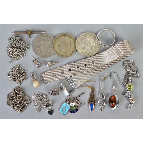 126 - A SELECTION OF ITEMS, to include a silver box link chain necklace suspending a drop pendant set with... 