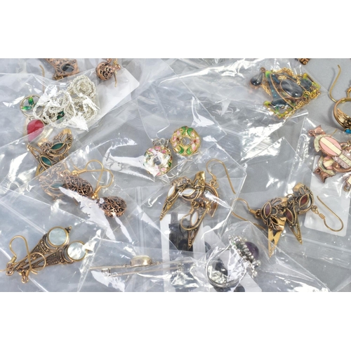 132 - A SELECTION OF COSTUME JEWELLERY, to include four synthetic opal set brooches, various enamel set br... 