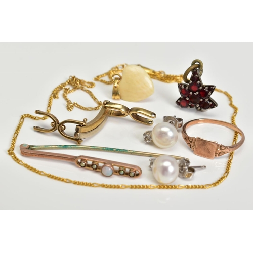 138 - A SELECTION OF JEWELLERY, to include a pair of stud earrings, each designed with a single cultured p... 