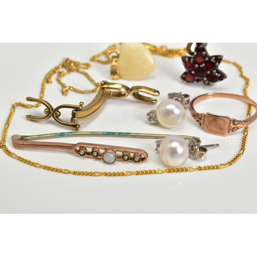 138 - A SELECTION OF JEWELLERY, to include a pair of stud earrings, each designed with a single cultured p... 