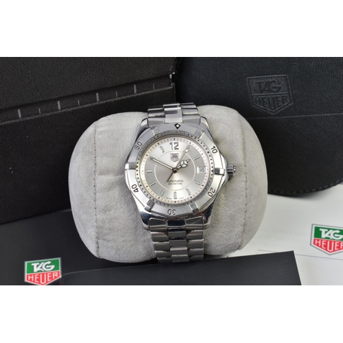 152 - A TAG HEUER 2000 SERIES AUTOMATIC WRISTWATCH, with a circular silver face and baton markers, date wi... 