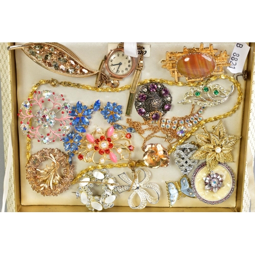 159 - A SELECTION OF JEWELLERY, to include a 9ct gold ladies wristwatch, with a circular white dial and Ar... 