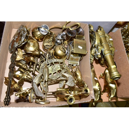 187 - TWO BOXES AND LOOSE BRASSWARE, to include a cast brass desk cannon, on four wheel carriage, length 4... 