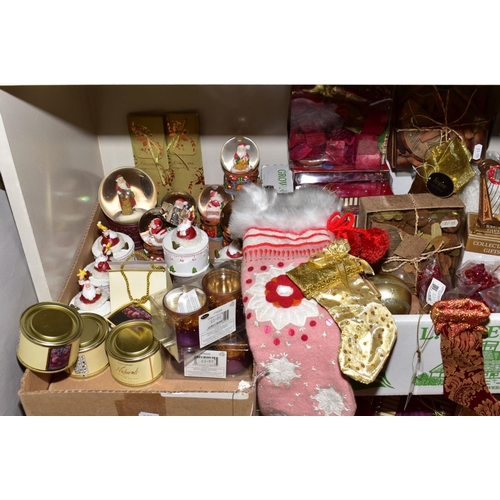 373 - CHRISTMAS THEMED ACCESSORIES AND DECORATIONS ETC, to include snow globes, candles, door stops, Crabt... 