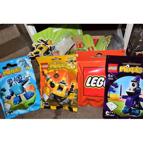 380 - A QUANTITY OF ASSORTED LEGO POINT OF SALE SHOP ADVERTISING ITEMS, to include oversized display bags ... 