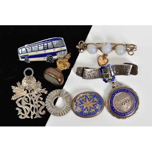 87 - A SELECTION OF ITEMS, to include a child's bangle with engine turned pattern and hallmark for Birmin... 