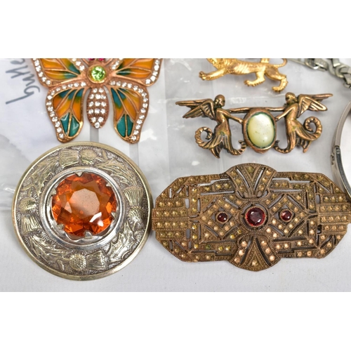 88 - A SELECTION OF COSTUME JEWELLERY, to include a yellow, green enamel brooch in the form of a butterfl... 