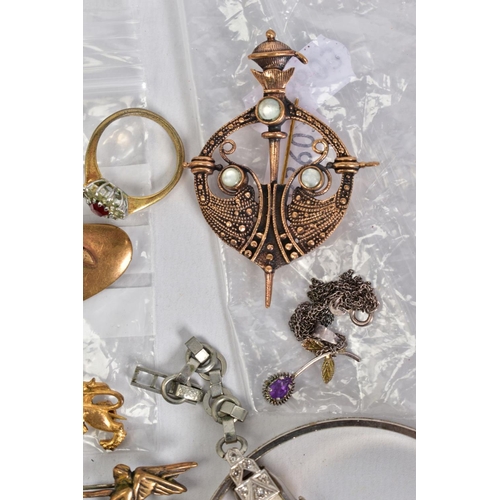 88 - A SELECTION OF COSTUME JEWELLERY, to include a yellow, green enamel brooch in the form of a butterfl... 