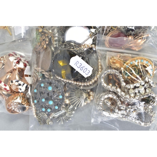 99 - A SELECTION OF COSTUME JEWELLERY, to include various imitation pearl necklaces, paste set rings, an ... 