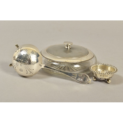 103 - A GEORGE IV SILVER TEA STRAINER, foliate pierced handle, makers Viners, Sheffield 1939, 1.41ozt, 44 ... 