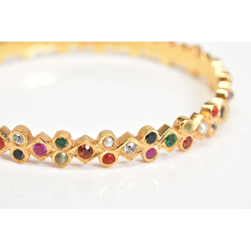 22 - A CHILD'S MULTI GEMSTONE BANGLE, gemstones to include sapphire, white sapphire, emerald, ruby, quart... 