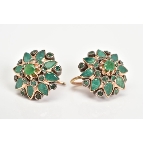 25 - A PAIR OF EMERALD ROUND STUD EARRINGS, a round cluster measuring approximately 17mm in diameter, fit... 