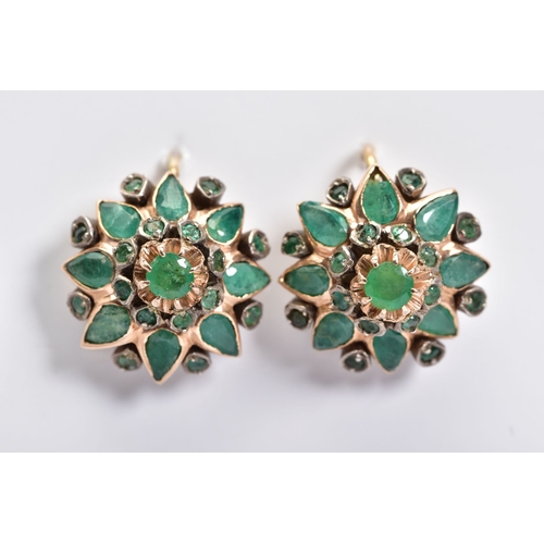 25 - A PAIR OF EMERALD ROUND STUD EARRINGS, a round cluster measuring approximately 17mm in diameter, fit... 