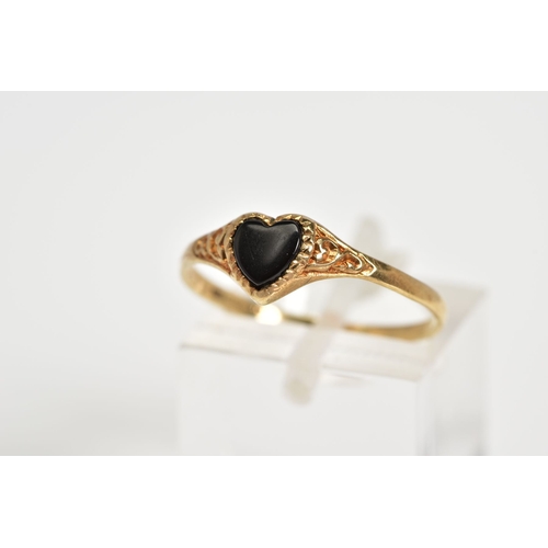 61 - A 9CT GOLD RING, designed with a central onyx heart and scrolling detail shoulders, with a 9ct hallm... 