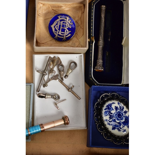 162 - A SELECTION OF ITEMS, to include a white metal floral engraved retractable pencil, a pair of Swarovs... 