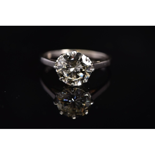 100 - A LARGE SINGLE STONE DIAMOND RING, a round brilliant cut diamond claw set, estimated diamond weight ... 