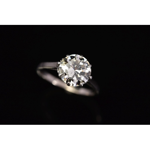 100 - A LARGE SINGLE STONE DIAMOND RING, a round brilliant cut diamond claw set, estimated diamond weight ... 