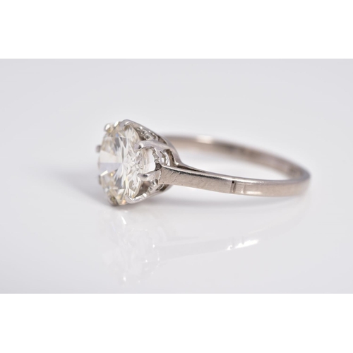 100 - A LARGE SINGLE STONE DIAMOND RING, a round brilliant cut diamond claw set, estimated diamond weight ... 