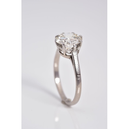 100 - A LARGE SINGLE STONE DIAMOND RING, a round brilliant cut diamond claw set, estimated diamond weight ... 