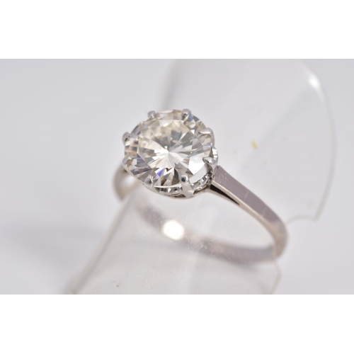 100 - A LARGE SINGLE STONE DIAMOND RING, a round brilliant cut diamond claw set, estimated diamond weight ... 