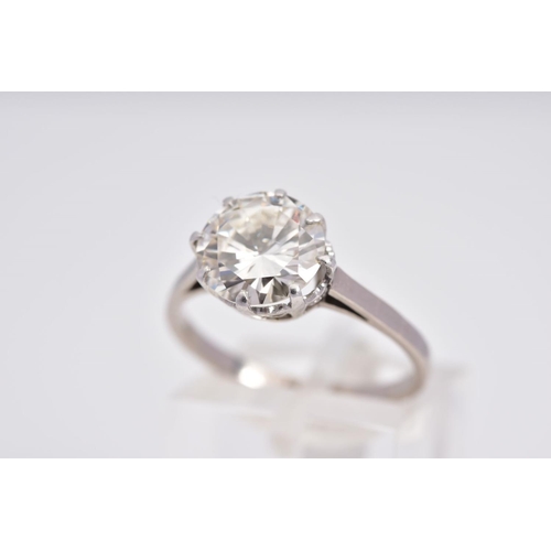 100 - A LARGE SINGLE STONE DIAMOND RING, a round brilliant cut diamond claw set, estimated diamond weight ... 