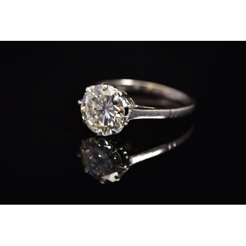 100 - A LARGE SINGLE STONE DIAMOND RING, a round brilliant cut diamond claw set, estimated diamond weight ... 