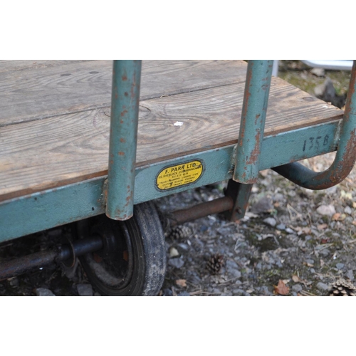 1012 - A FAIRLY MODERN RAILWAY PLATFORM TROLLEY, push me pull you design with handles at both ends, two par... 