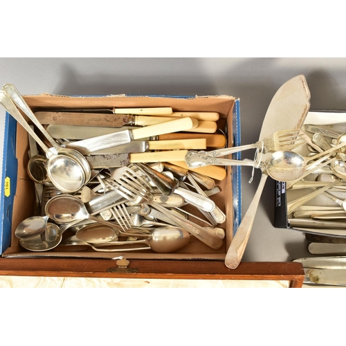 104 - AN EDWARDIAN OAK CASED ELKINGTON & CO IVORY HANDLED THREE PIECE CARVING SET WITH SILVER BANDS, SHEFF... 